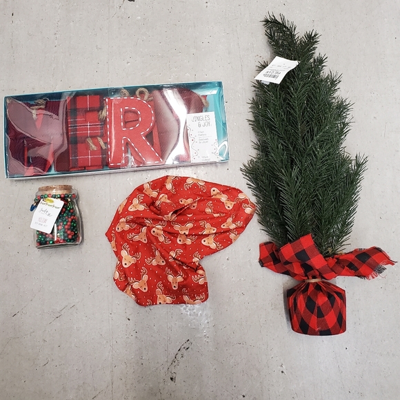 New 4pc Holiday Bundle. - Picture 1 of 15